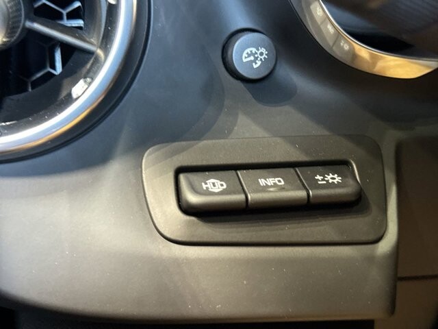 2019 Chevrolet Camaro in Burlington, WI 53105 - 18094833 27