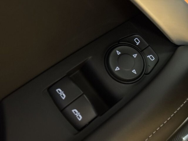 2019 Chevrolet Camaro in Burlington, WI 53105 - 18094833 29