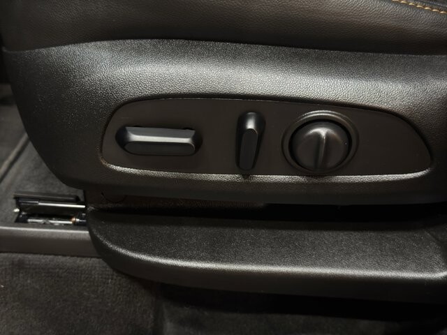 2021 Chevrolet Traverse in Burlington, WI 53105 - 18094837 15