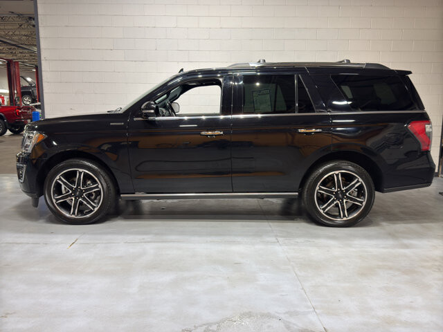 2021 Ford Expedition in Burlington, WI 53105 - 18094840 2