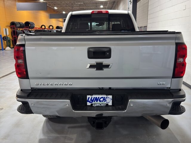 2017 Chevrolet Silverado 2500 in Burlington, WI 53105 - 18094841 4