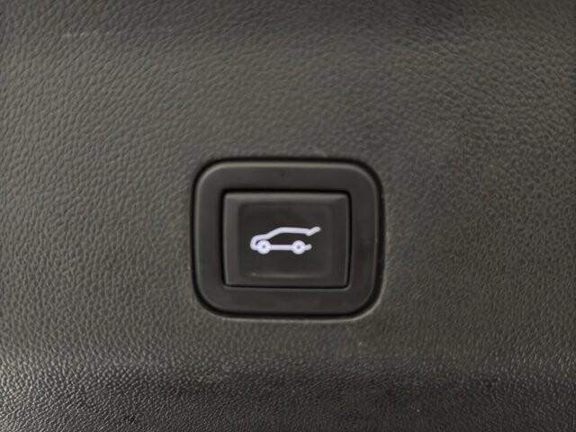 2021 Chevrolet Suburban in Burlington, WI 53105 - 18094842 26