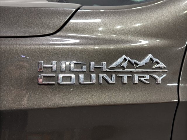 2021 Chevrolet Suburban in Burlington, WI 53105 - 18094842 10