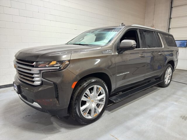 2021 Chevrolet Suburban in Burlington, WI 53105 - 18094842 12