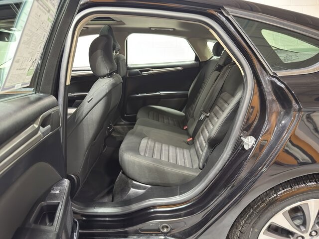 2019 Ford Fusion in Burlington, WI 53105 - 18094843 10