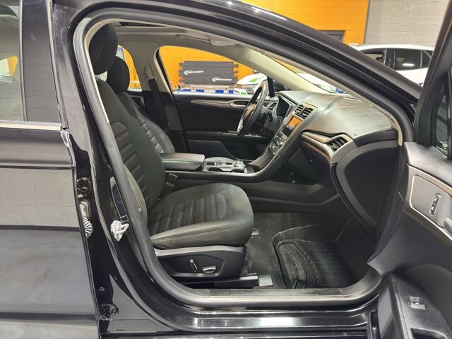 2019 Ford Fusion in Burlington, WI 53105 - 18094843 16