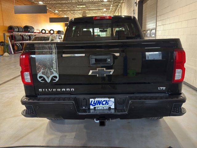 2017 Chevrolet Silverado 1500 in Burlington, WI 53105 - 18094847 4