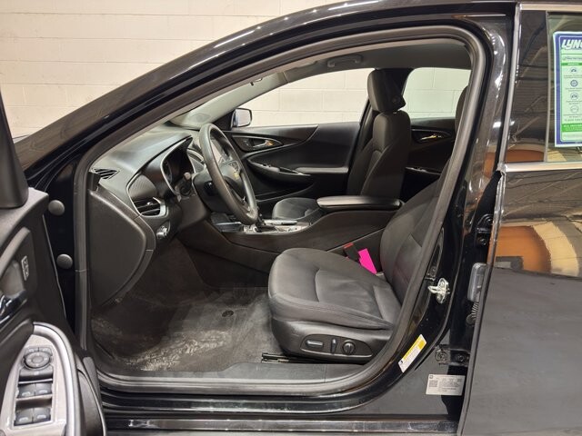 2022 Chevrolet Malibu in Burlington, WI 53105 - 18094853 13