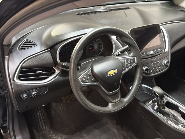 2022 Chevrolet Malibu in Burlington, WI 53105 - 18094853 15