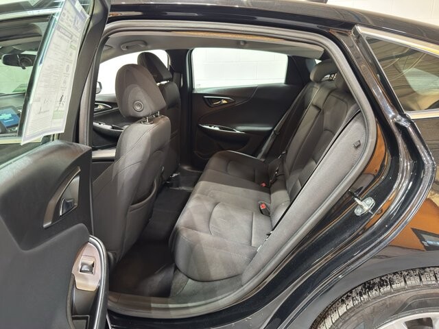 2022 Chevrolet Malibu in Burlington, WI 53105 - 18094853 10