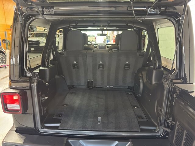 2022 Jeep Wrangler in Burlington, WI 53105 - 18094854 21