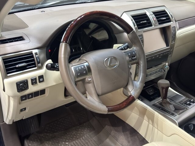 2018 Lexus GX 460 in Burlington, WI 53105 - 18094864 16