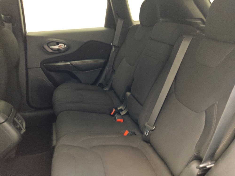 2016 Jeep Cherokee in Fayetteville, NC 28304 - 18094945 18