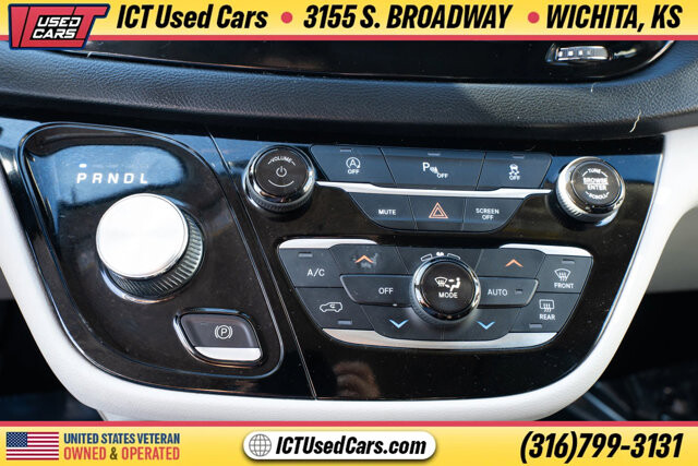 2019 Chrysler Pacifica in Wichita, KS 67216 - 18094949 13