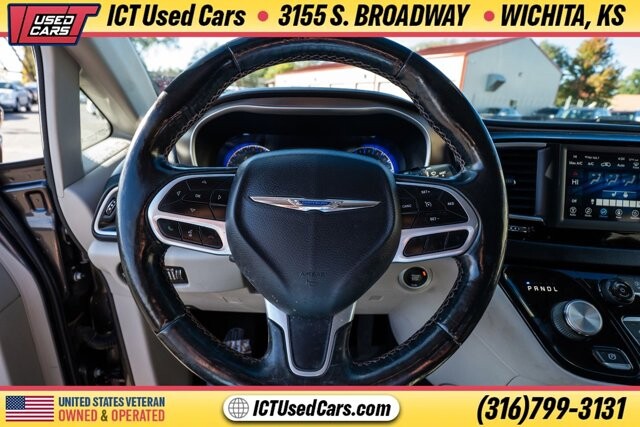 2019 Chrysler Pacifica in Wichita, KS 67216 - 18094949 10
