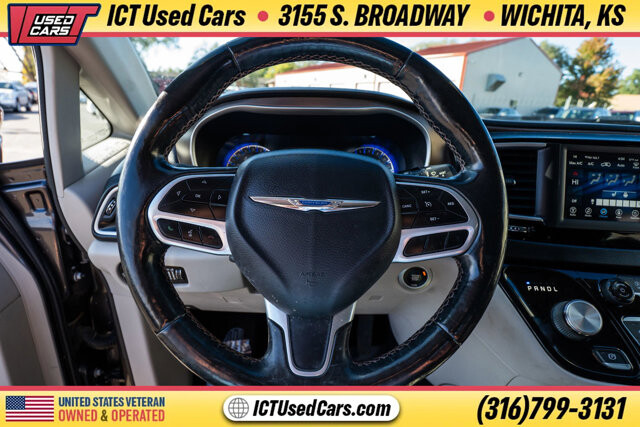 2019 Chrysler Pacifica in Wichita, KS 67216 - 18094949 10