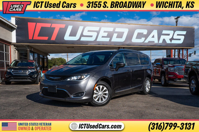 2019 Chrysler Pacifica in Wichita, KS 67216 - 18094949