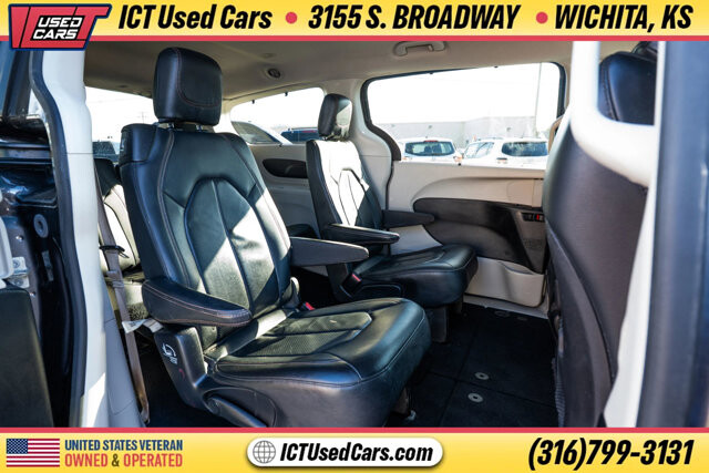 2019 Chrysler Pacifica in Wichita, KS 67216 - 18094949 14