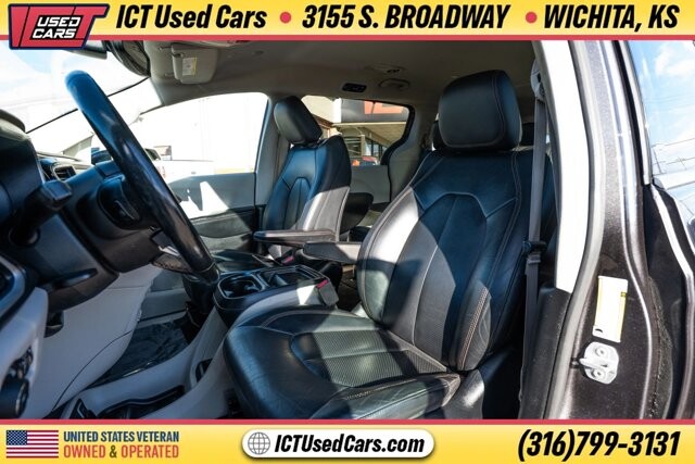 2019 Chrysler Pacifica in Wichita, KS 67216 - 18094949 8