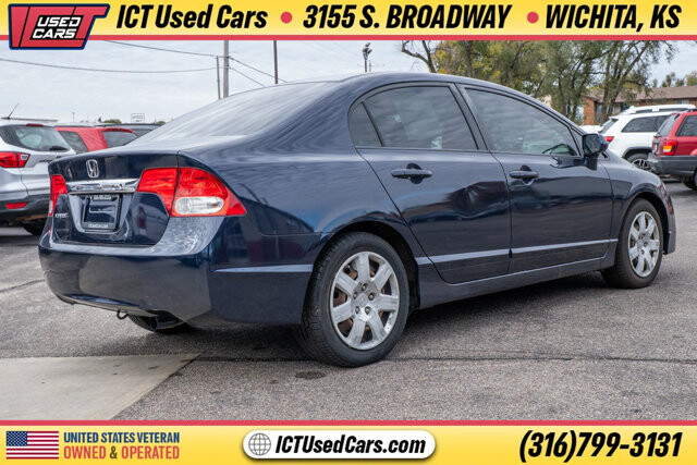 2010 Honda Civic in Wichita, KS 67216 - 18094974 5