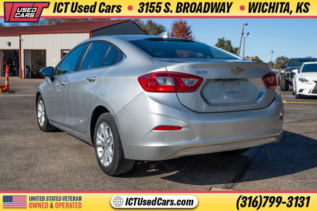 2019 Chevrolet Cruze in Wichita, KS 67216 - 18094983 3