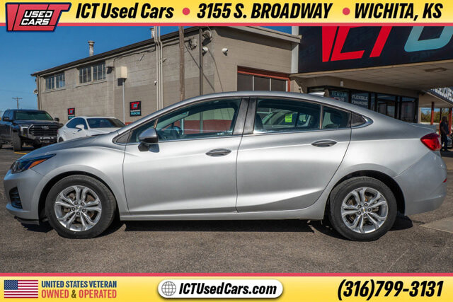 2019 Chevrolet Cruze in Wichita, KS 67216 - 18094983 2