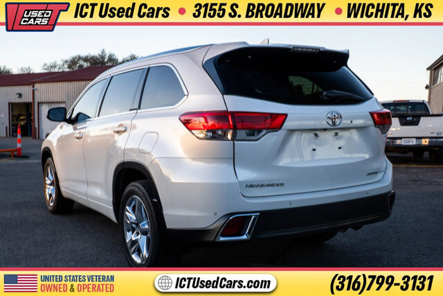 2018 Toyota Highlander in Wichita, KS 67216 - 18094991 3