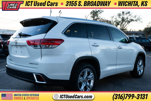 2018 Toyota Highlander in Wichita, KS 67216 - 18094991 5