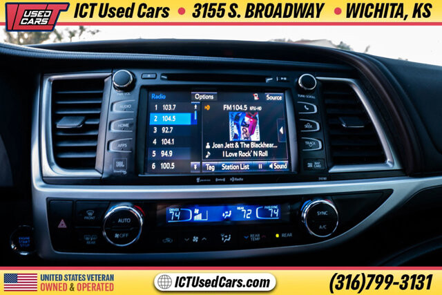 2018 Toyota Highlander in Wichita, KS 67216 - 18094991 11