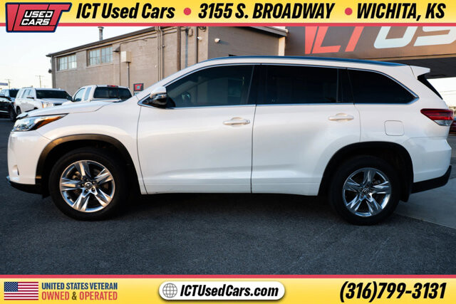 2018 Toyota Highlander in Wichita, KS 67216 - 18094991 2