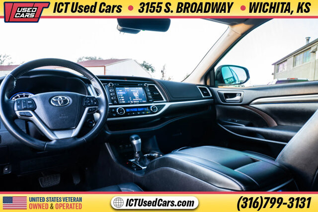 2018 Toyota Highlander in Wichita, KS 67216 - 18094991 8