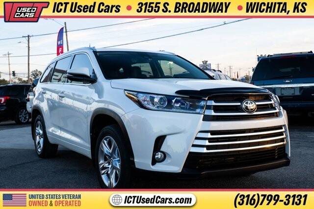 2018 Toyota Highlander in Wichita, KS 67216 - 18094991 6