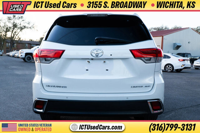 2018 Toyota Highlander in Wichita, KS 67216 - 18094991 4