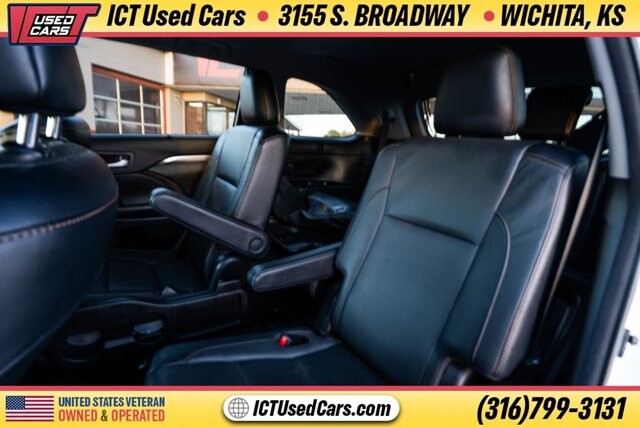 2018 Toyota Highlander in Wichita, KS 67216 - 18094991 12