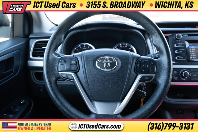 2015 Toyota Highlander in Wichita, KS 67216 - 18095011 9