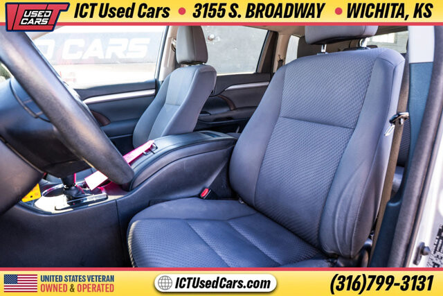 2015 Toyota Highlander in Wichita, KS 67216 - 18095011 12