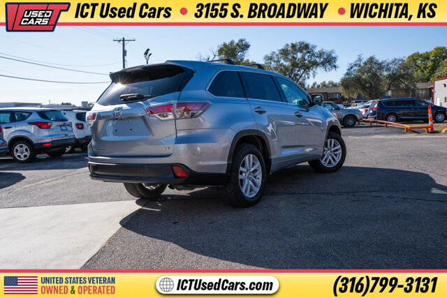 2015 Toyota Highlander in Wichita, KS 67216 - 18095011 5