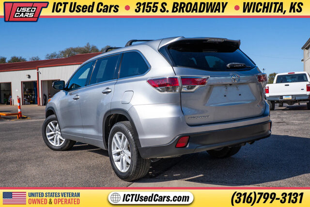 2015 Toyota Highlander in Wichita, KS 67216 - 18095011 3