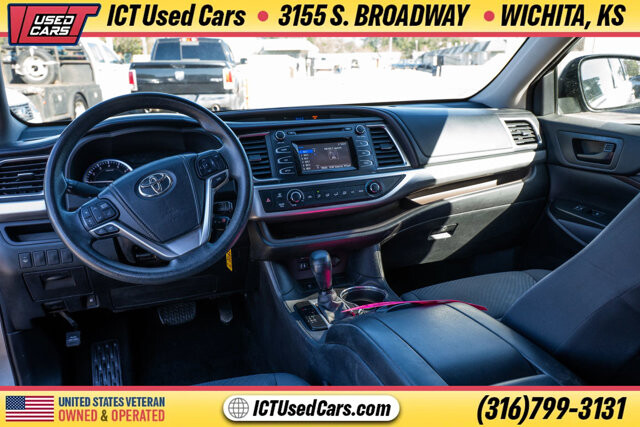 2015 Toyota Highlander in Wichita, KS 67216 - 18095011 8