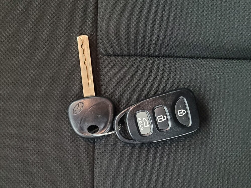 2016 Hyundai Veloster in Antioch, TN 37013 - 18095064 32