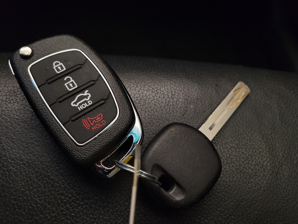 2017 Hyundai Sonata in Maple Heights, OH 44137 - 18095108 32