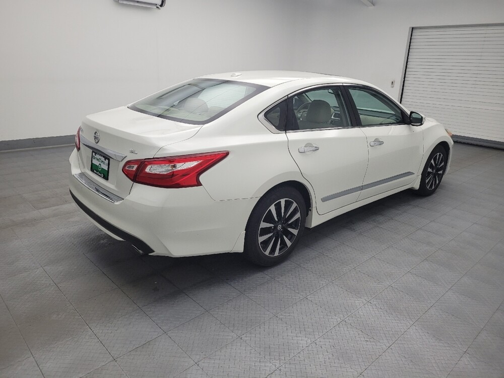 2017 Nissan Altima in Maple Heights, OH 44137 - 18095115 10