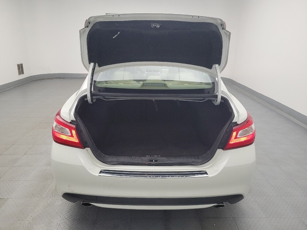 2017 Nissan Altima in Maple Heights, OH 44137 - 18095115 29