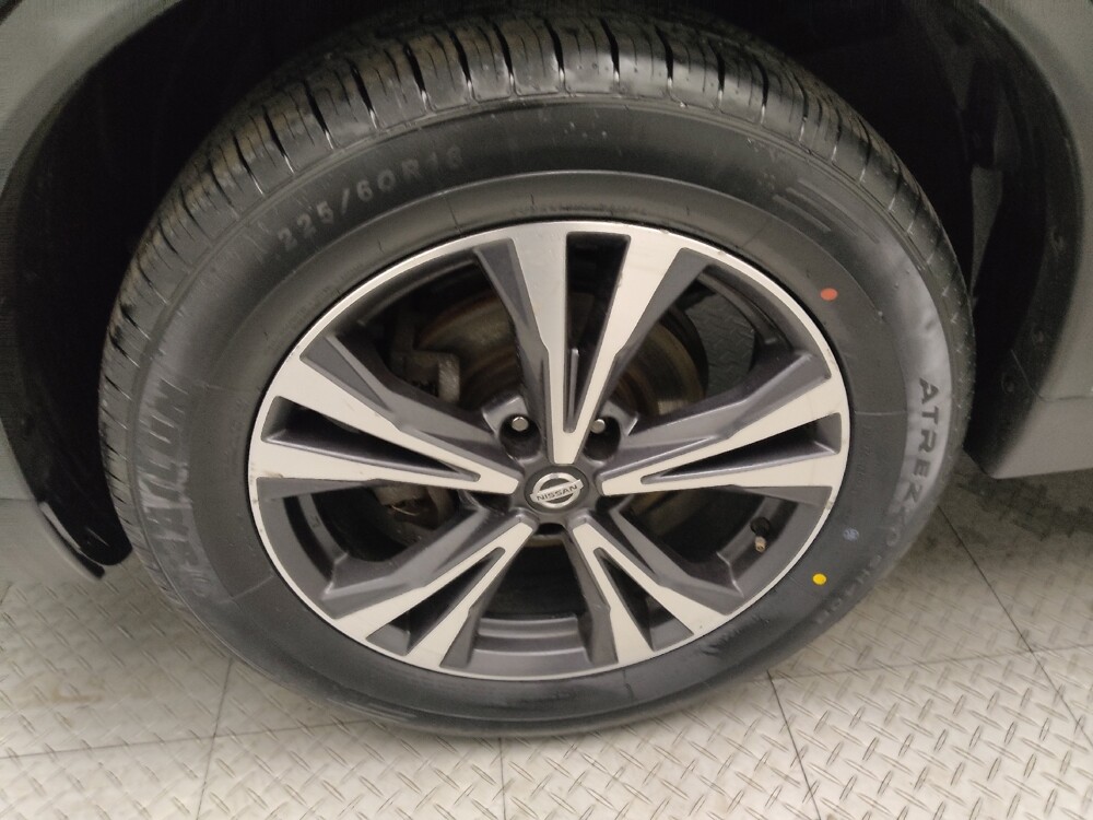 2018 Nissan Rogue in Des Moines, IA 50310 - 18095155 31