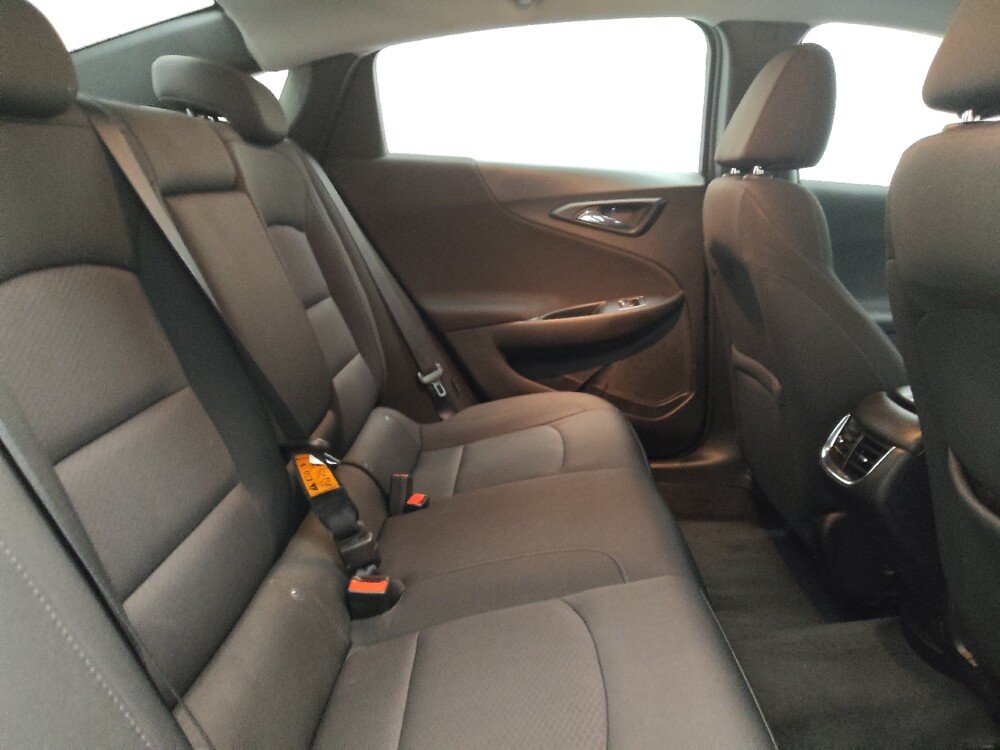 2018 Chevrolet Malibu in Lombard, IL 60148 - 18095157 19