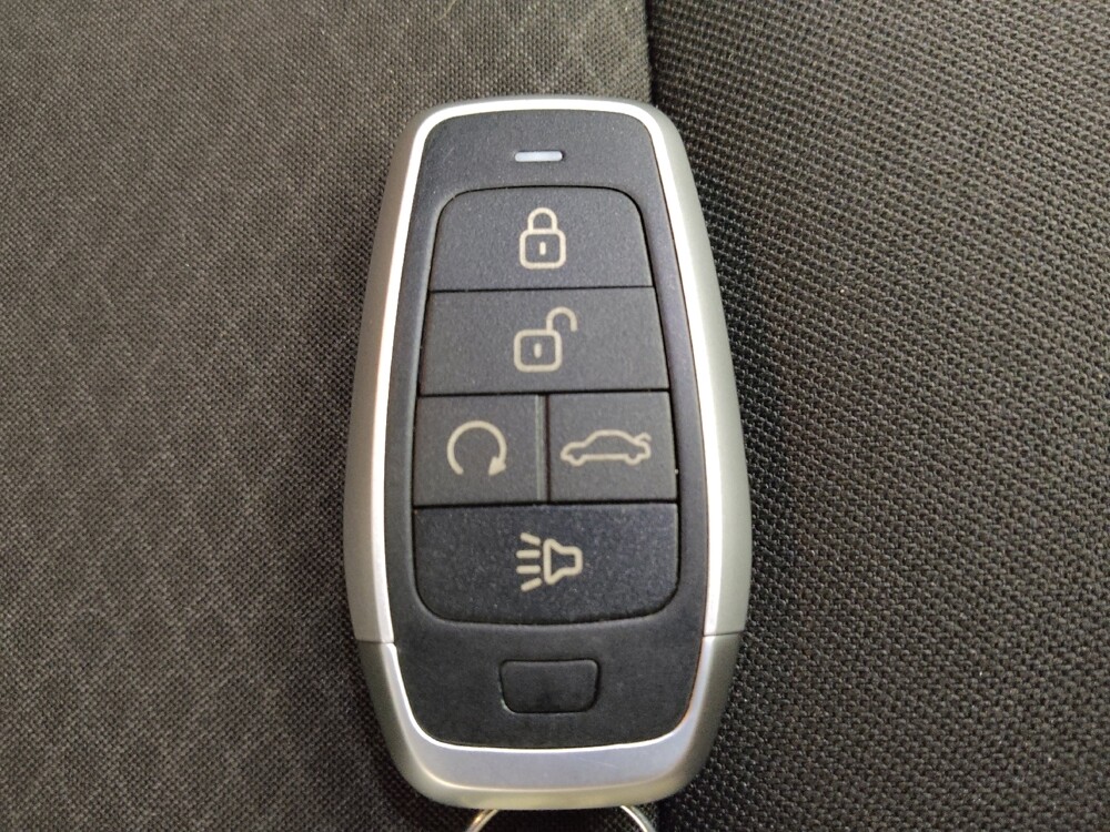 2018 Chevrolet Malibu in Lombard, IL 60148 - 18095157 32