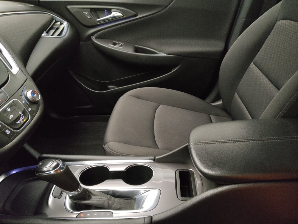 2018 Chevrolet Malibu in Lombard, IL 60148 - 18095157 26