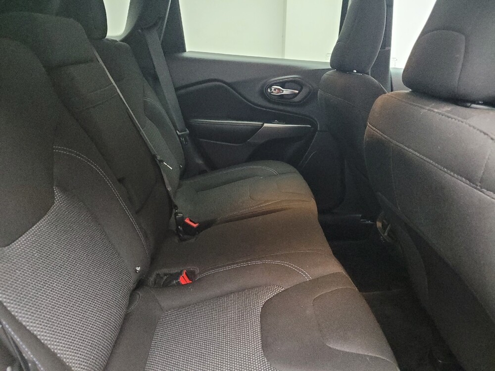 2019 Jeep Cherokee in Taylor, MI 48180 - 18095162 19