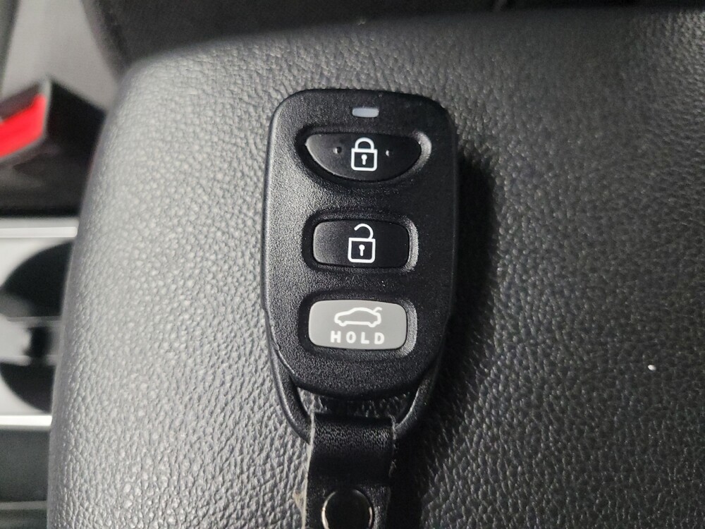 2018 Hyundai Elantra in Indianapolis, IN 46219 - 18095190 32