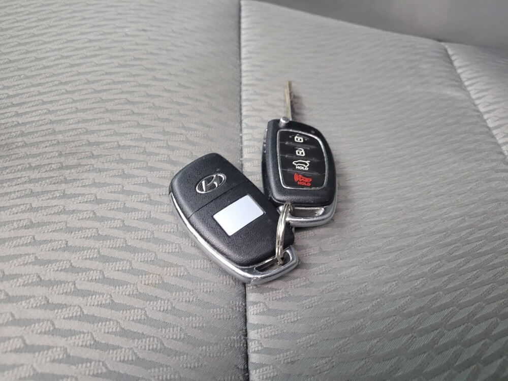 2016 Hyundai Santa Fe in Taylor, MI 48180 - 18095215 32